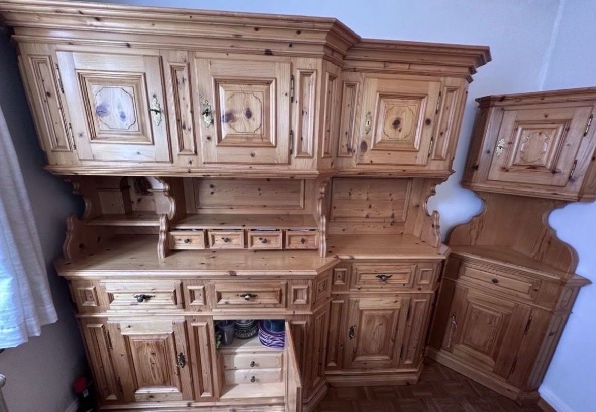 Credenze: Holzschrank Kiefer+Eck-Kasten – Usato da Berg TG venduto da schlauchi 2