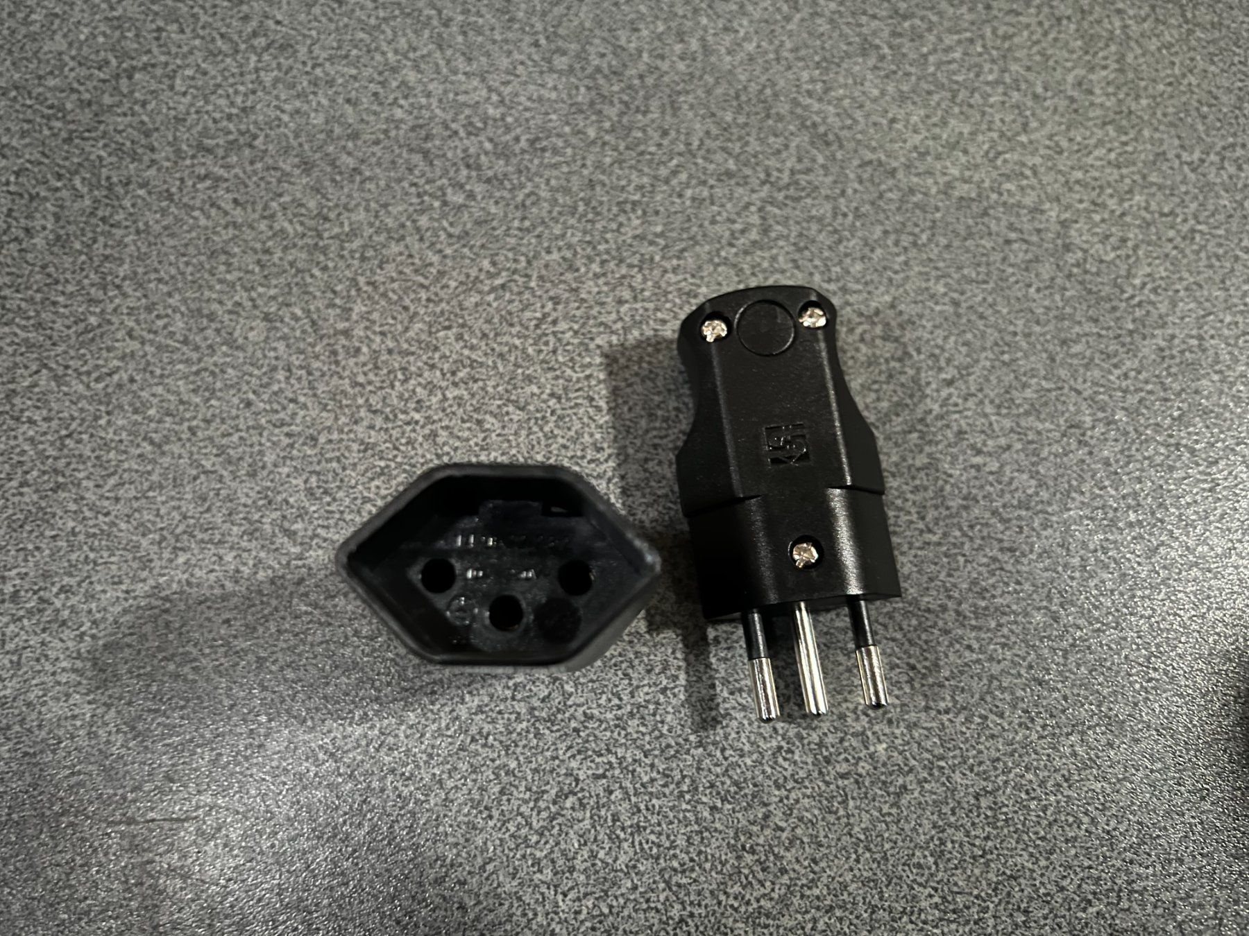 Spine: Stromstecker/Stromkupplung – Nuovo (secondo la descrizione) da Oensingen venduto da alpenvogel92 1