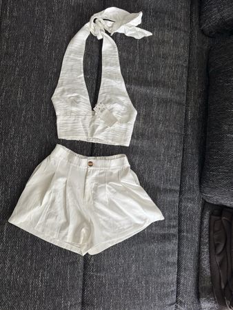 Milchfarbenes Sommer-Set: Shorts und Bluse, S-M
