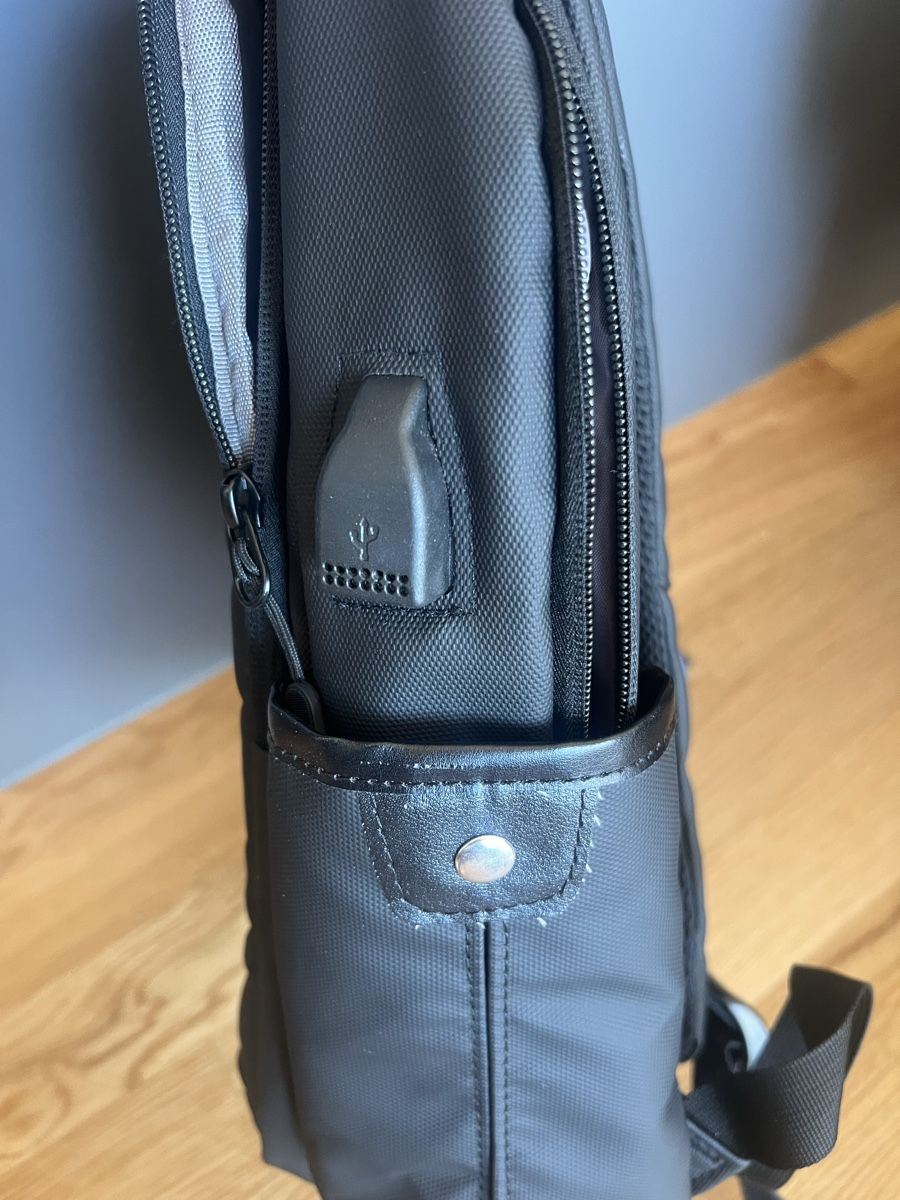 Zaini: Backpack grey USB port very good condition – Nuovo (secondo la descrizione) da Wädenswil venduto da puh_n8wy 6
