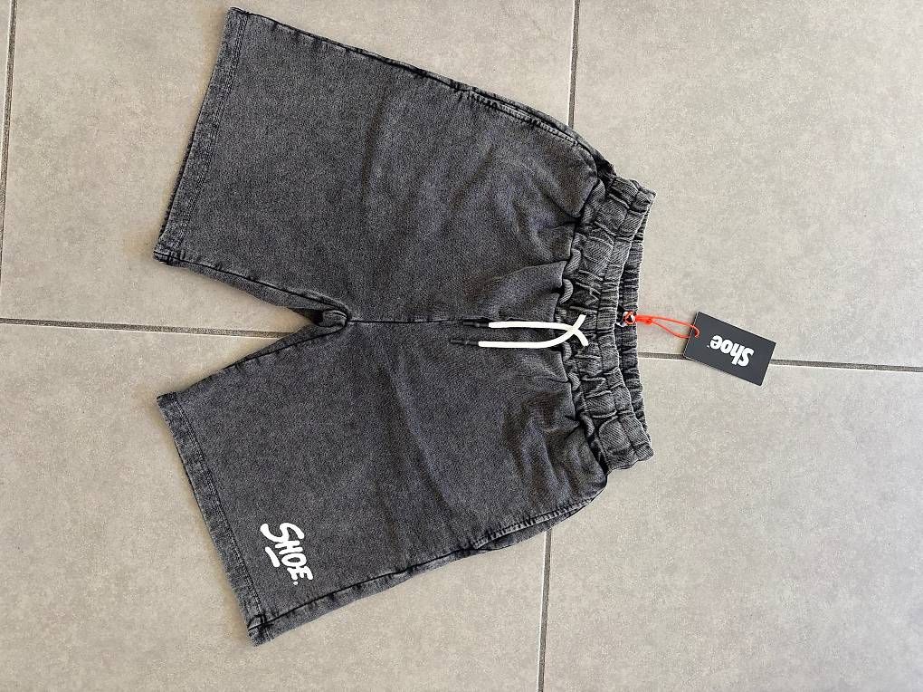 Pantaloni: Short Shoe neuf – Usato da Confignon venduto da MVAR