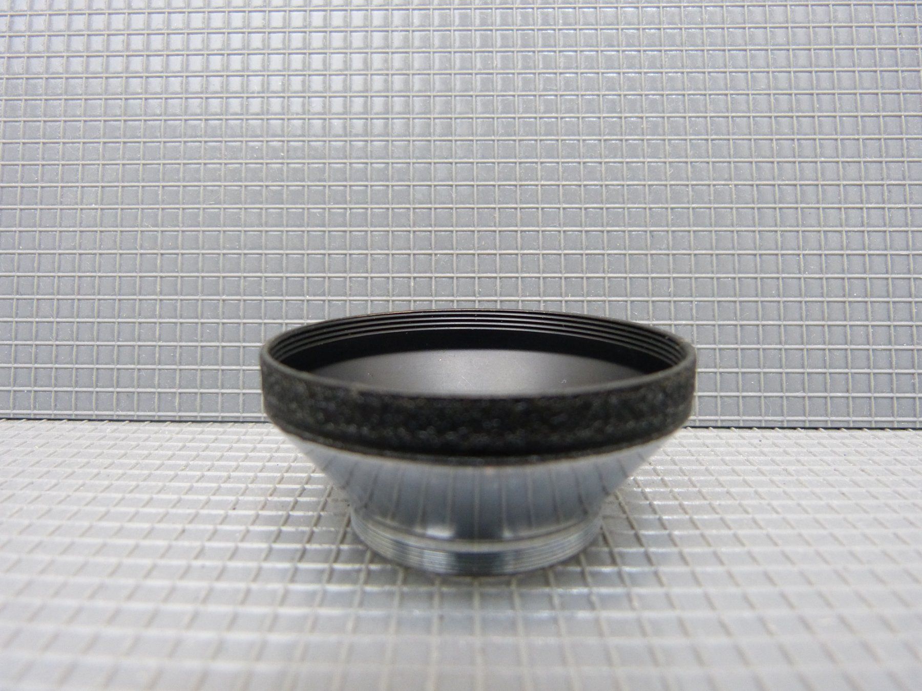 Obiettivi: Sonnenblende 28mm Gewinde aus Metall – Usato da Rheineck venduto da mur.man