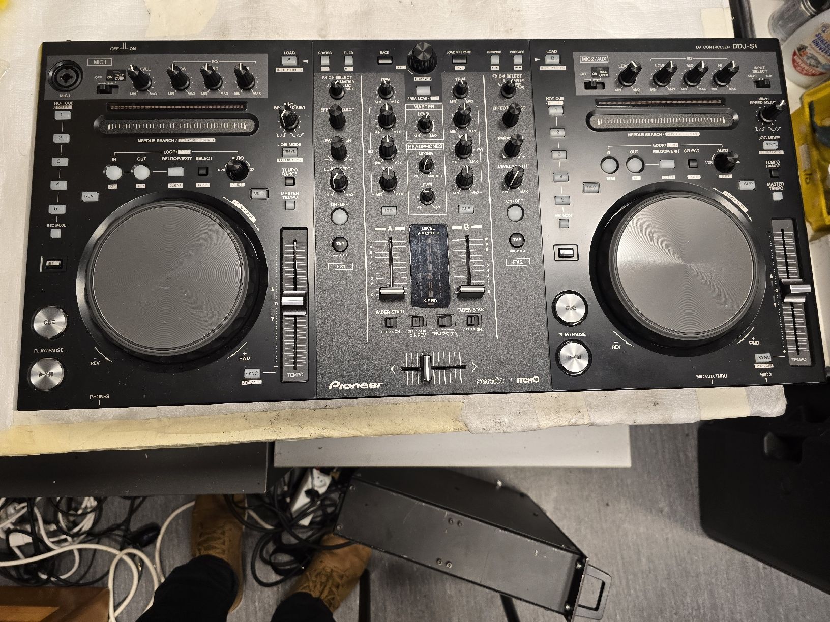 Pioneer Console di mixaggio: PIONEER DJ controller  DDJ - S1 for Serato DJ Pro – Usato da Zürich venduto da Roy-Events-Zurich