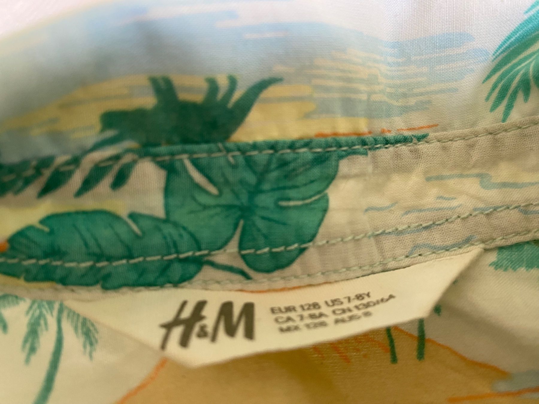 H&M Hemden, T-Shirts & Polos: H&M Hemd Gr. 128 mit Dinosauriermuster, Sommerlich! – Gebraucht aus Fribourg von geraldine132 2