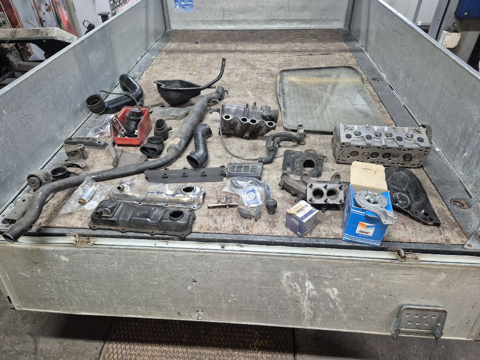 VW Tutti pezzi di ricambio auto: Vw Golf 1 Teile – Usato da Brienzwiler venduto da Bambus9197