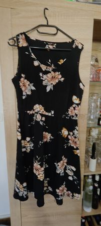 Robe Only noire à fleurs T.40 bon état