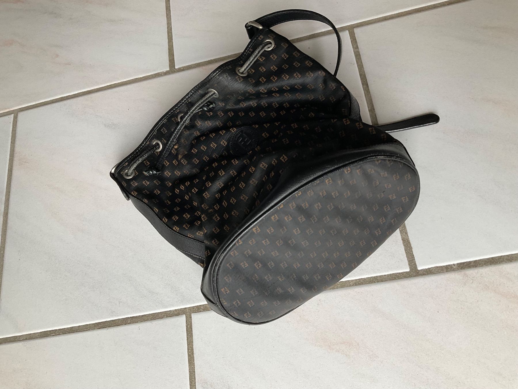 Fendi Borse da donna: FENDI Damen Beuteltasche – Usato da weiach venduto da gobeyond