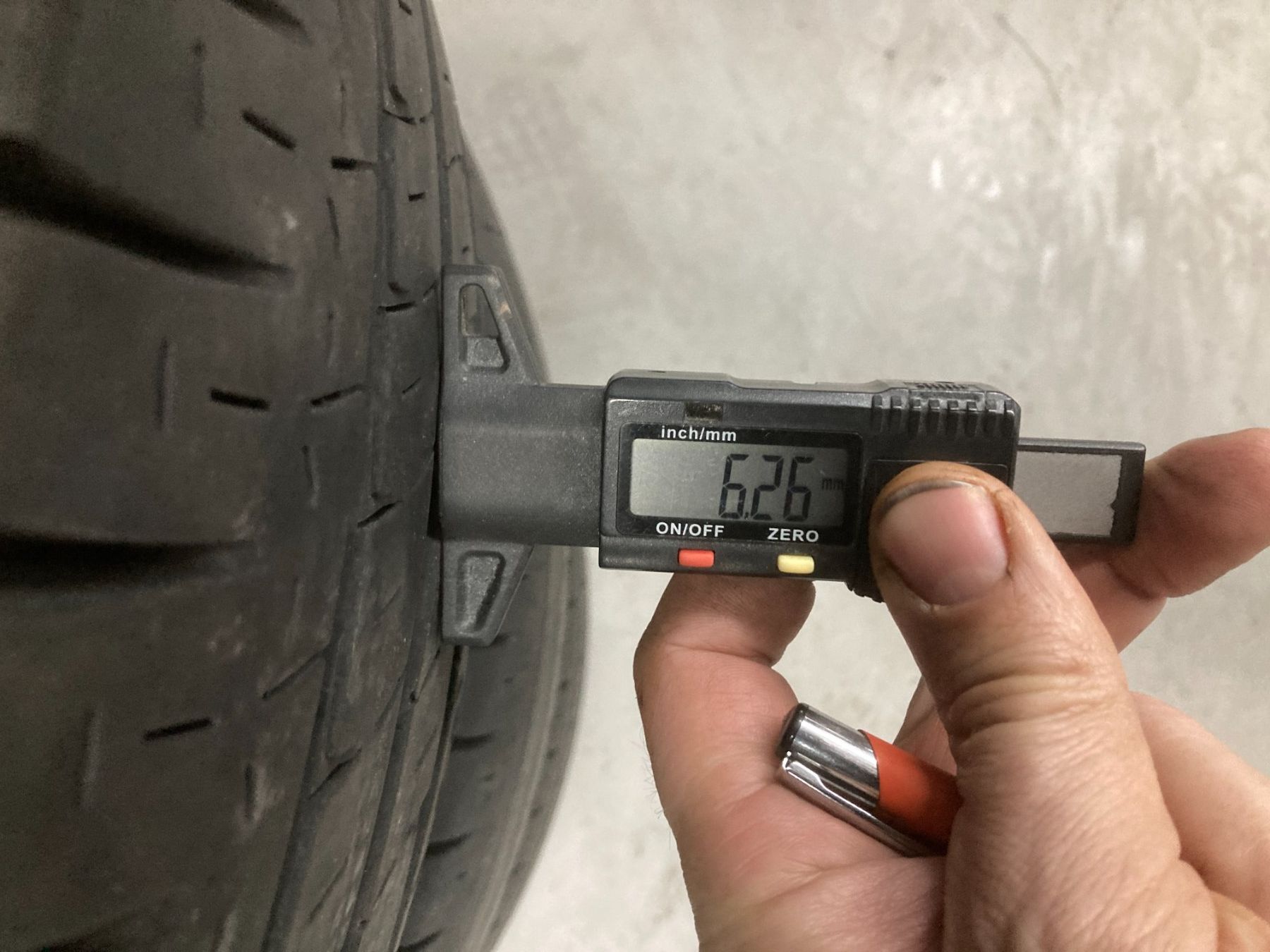 Michelin Pneus & Kompletträder: Sommerpneu  215/60R17 C Michelin – Gebraucht aus Cham von WB2223 5