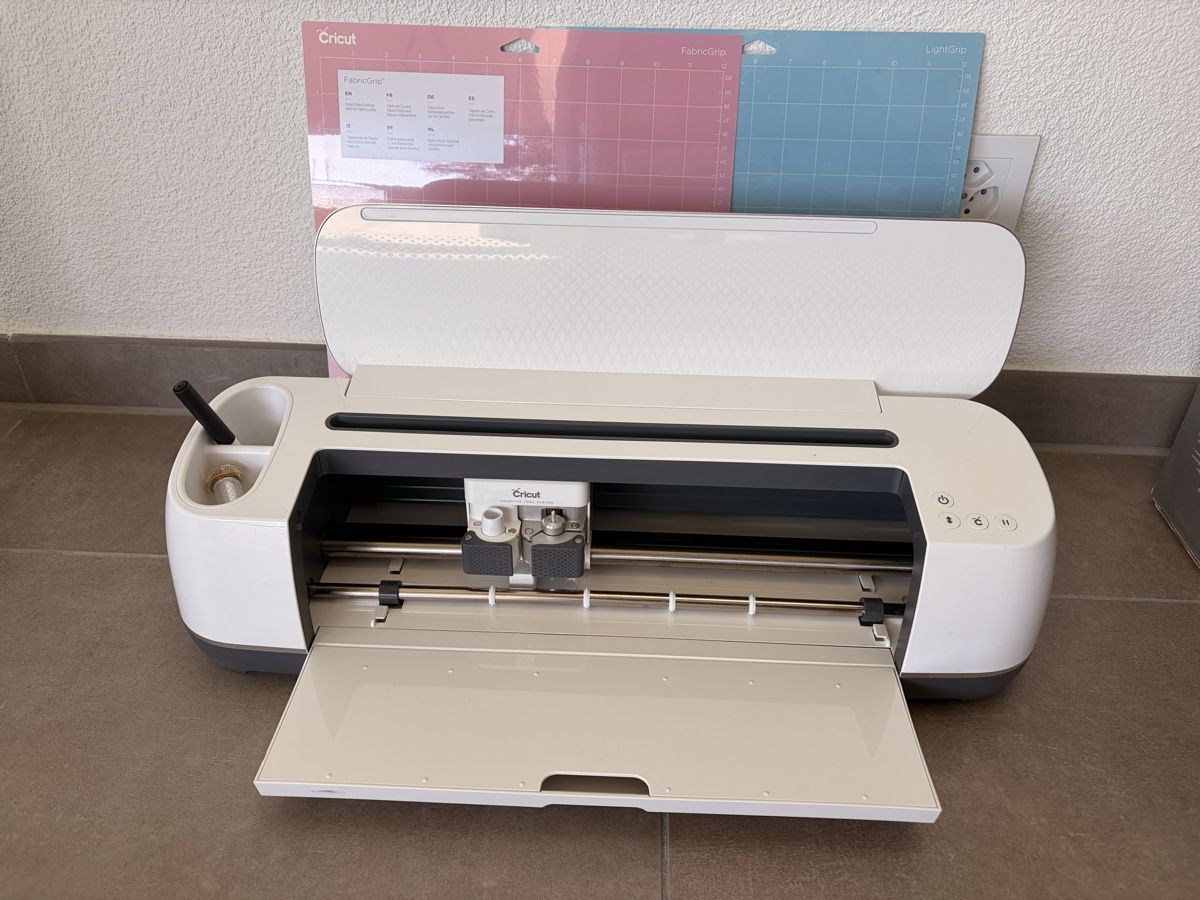 Cricut Kit bricolage: Machine de découpe Cricut Maker avec accessoires – Nuovo (secondo la descrizione) da Le Mont-sur-Lausanne venduto da it-sell 9