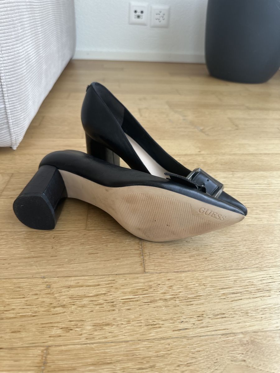 Guess Scarpe da donna: Guess Black Leather Block Heel Pumps, Size 40 – Usato da Zürich venduto da mel_r8f2 1