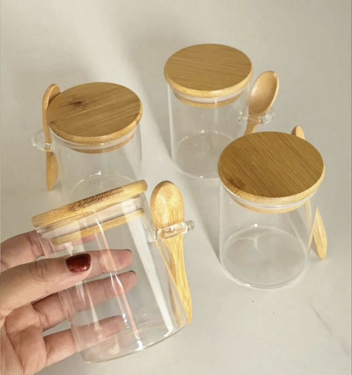 Bicchieri: 4er Set Glasbehälter/Vorratsgläser mit Holzdeckel+Löffel – Nuovo e nell'imballaggio originale da Emmenbrücke venduto da engueteDeal