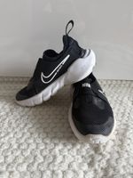 Nike Schuhe schwarz Gr. 28 Turnschuhe Sneaker Schlupfen Kind