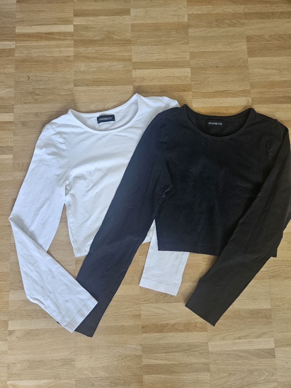 Kleiderpakete: Top Set schwarz/weiss von Even&Odd – Gebraucht aus Zürich von leonard014