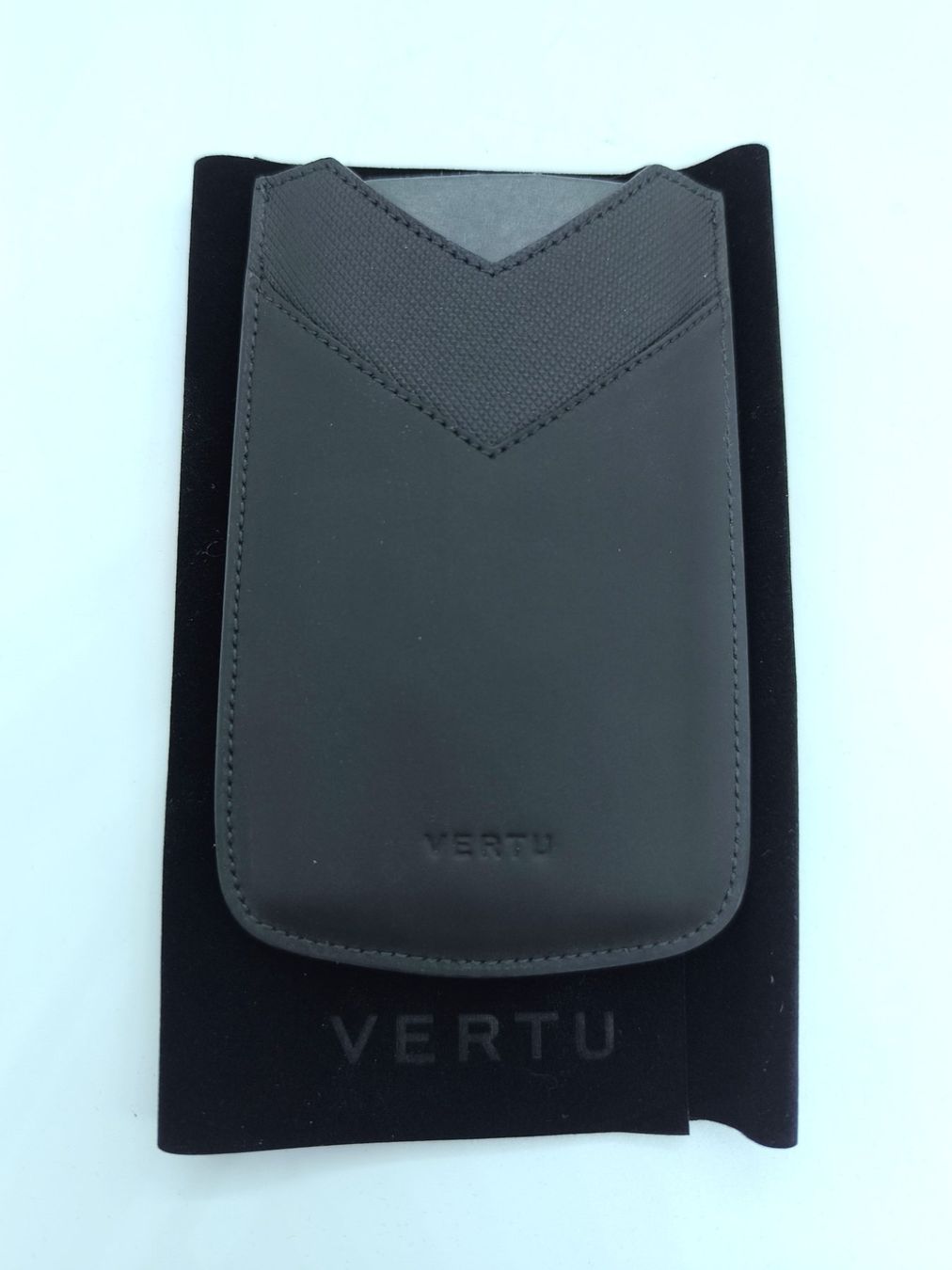 Vertu Cover & Protezioni schermo: Original VERTU Constellation Carbon Slip Case Schwarz – Nuovo (secondo la descrizione) da Rüti ZH venduto da Restwert_Rueti_ZH 2