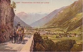 AK Klausenstrasse mit Blick auf Linthal, Diligenza. 1900