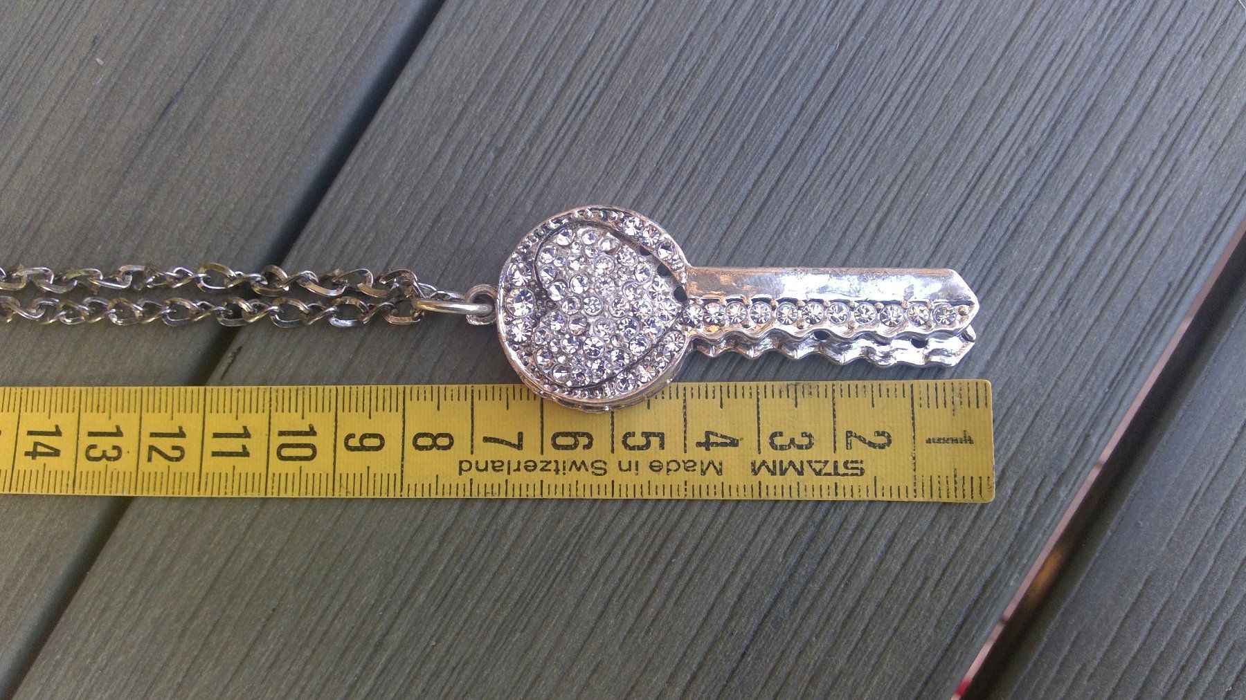 Catenine: Collier sautoir avec double CLEF en strass, NEUF – Nuovo e nell'imballaggio originale da Agiez venduto da chouchanelle 3