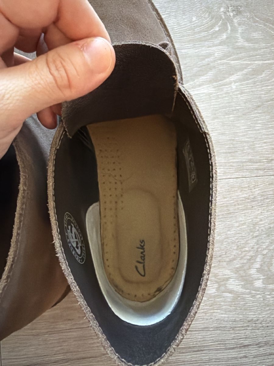 Clarks Herrenschuhe: Bottines Clarks Desert Boot daim marron taille 44.5 – Gebraucht aus Forel (Lavaux) von vuf_rdl9 2
