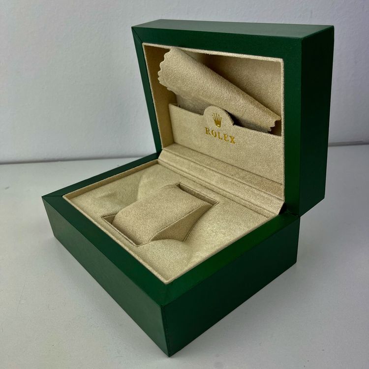 Authentic Rolex SA Geneve Suisse 31.00.04 Watch Case Hunter Green