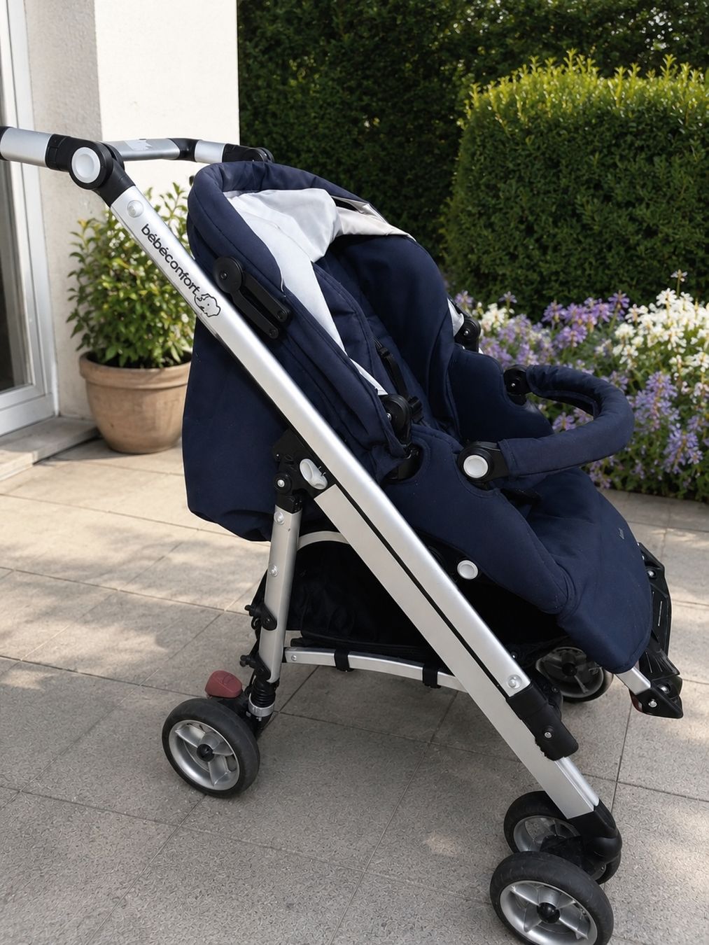 Kinderwagen: Poussette Bébé Confort bleu marine – Gebraucht aus Orges von vez_c6q7