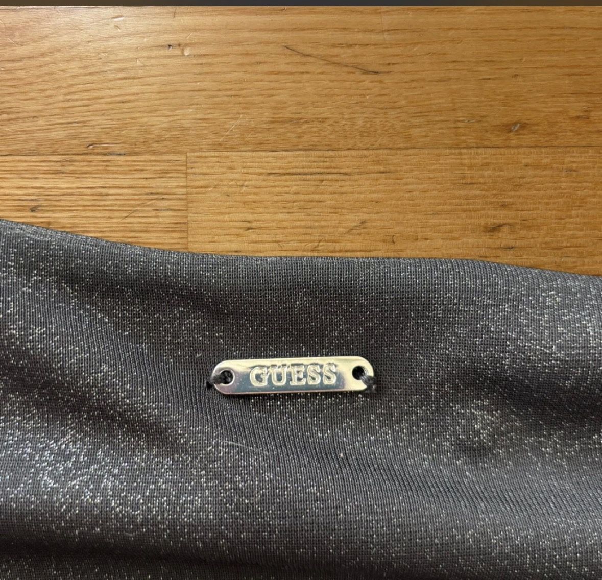 Guess Top: Guess schwarzes Glitzertop – Nuovo (secondo la descrizione) da Lausen venduto da sineri 3