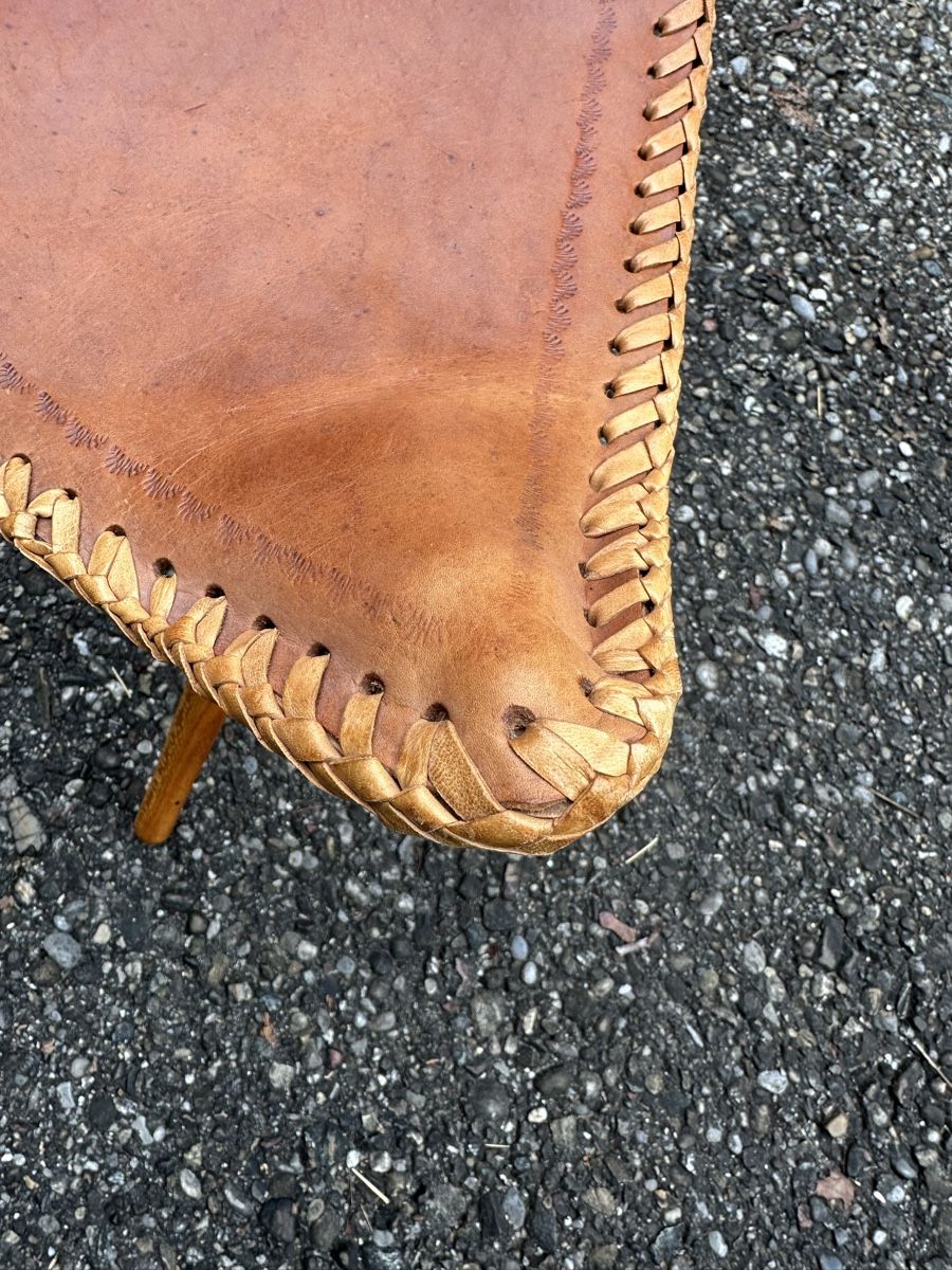 Sgabelli: dreibeiniger Vintage Hocker – Usato da Zürich venduto da frauflufelberg 6