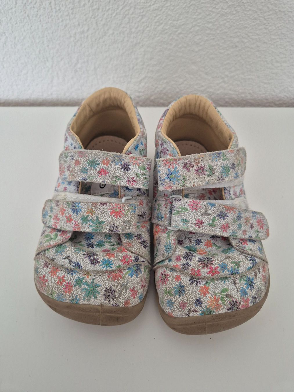 Scarpe per ragazze: Barfuss Kinderschuhe Gr. 27 mit Blumenmuster – Usato da Pfäffikon SZ venduto da Ka6ka