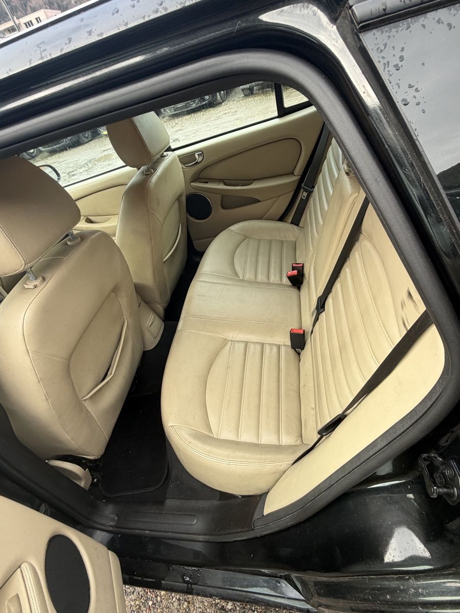 Jaguar Automobili: Jaguar X-Type 2.2Diesel Automatic – Difettoso da Mollis venduto da BSL10 7