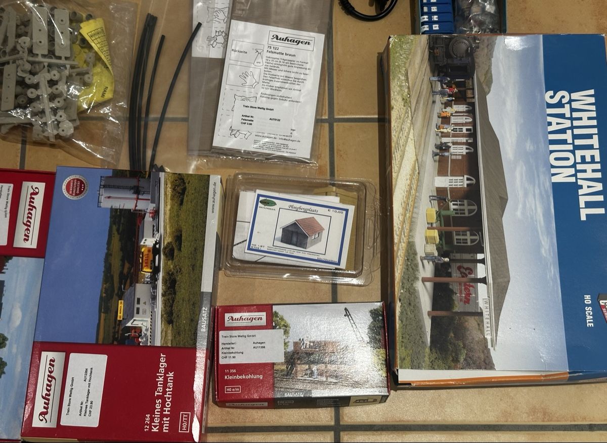 Modellini di ferrovie: Riesiger H0 Posten mit Häuser usw. NEUWARE ab 19.- – Usato da Sennwald venduto da HARO-Import 4