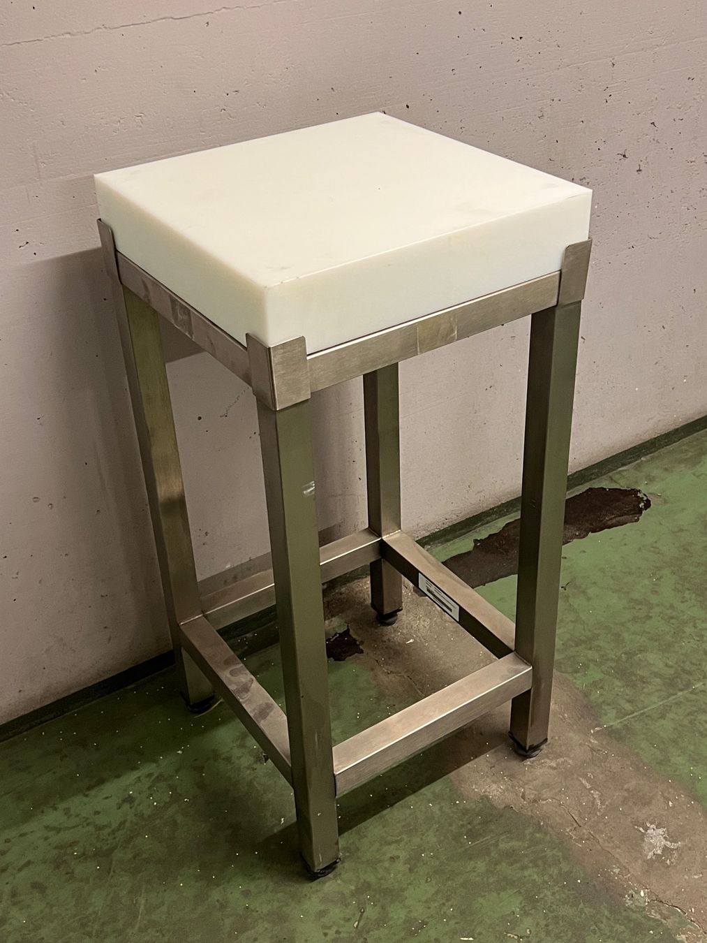Komplettküchen: GASTRO Hackblock mit Edelstahlgestell – Gebraucht aus Biel/Bienne von Jomazi