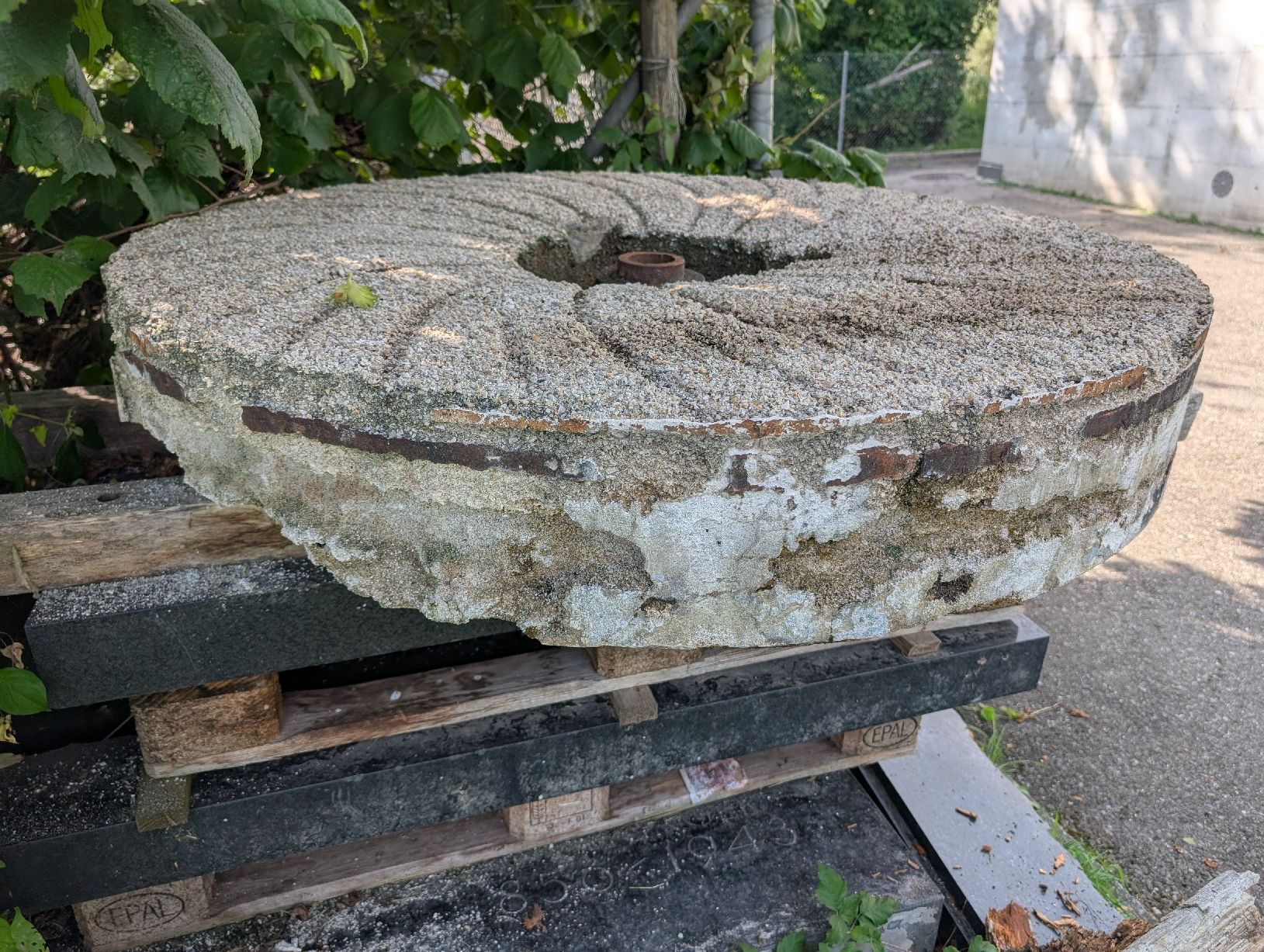 Smerigliatrici & Lucidatrici: Antiker Mühlestein – Usato da Hinterkappelen venduto da thelars 2