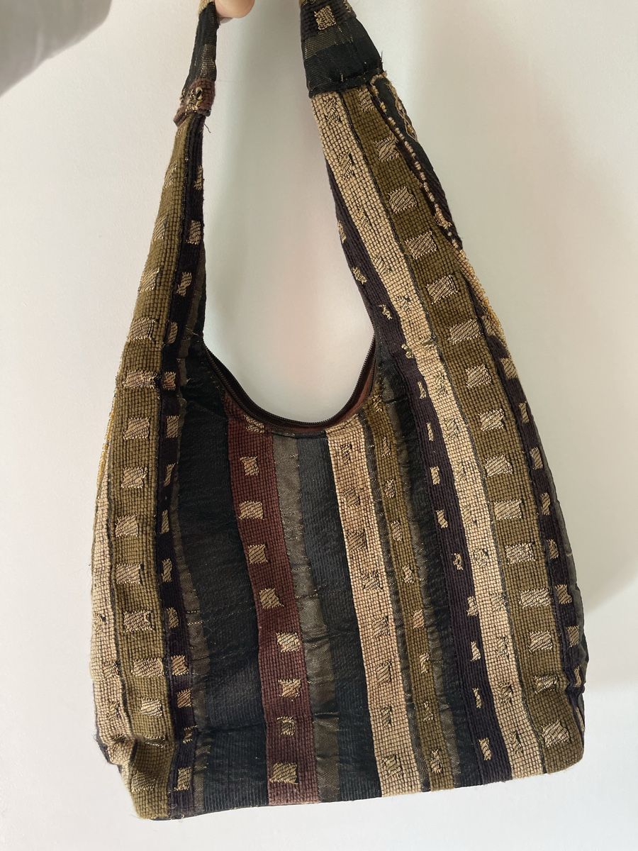 Taschen für Damen: Bestickte Schultertasche – Gebraucht aus Meilen von aca_sq6j 1