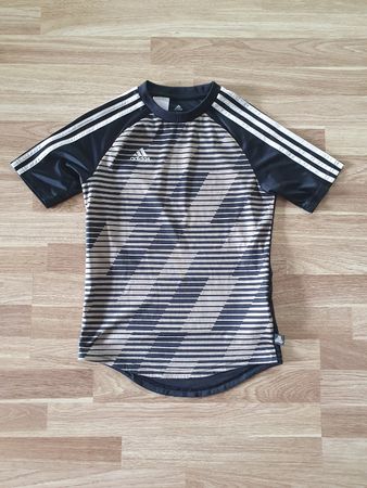 Adidas T-Shirt, Gr. 152, neuwertig, ideales Sommer Shirt