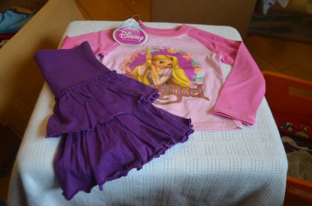 TAILLE  92 - SWEATSHIRT IST NEU