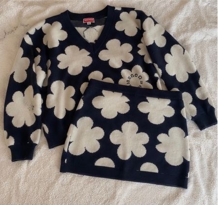 Kenzo Pullover und Rock mit Blumenmuster blau beige Grösse S