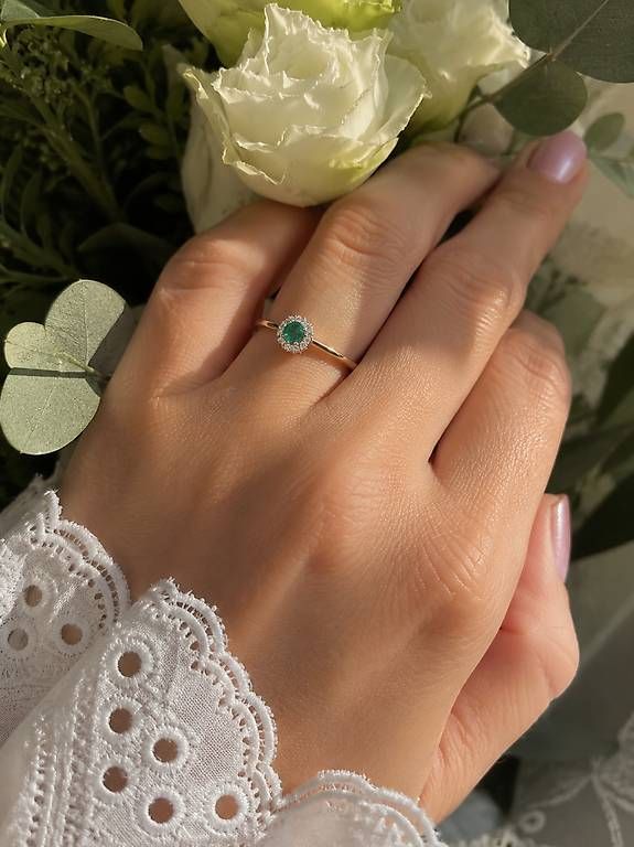 Anelli: Goldring mit Smaragd und 12 Diamanten. – Usato da Thalwil venduto da han_2b8c 7