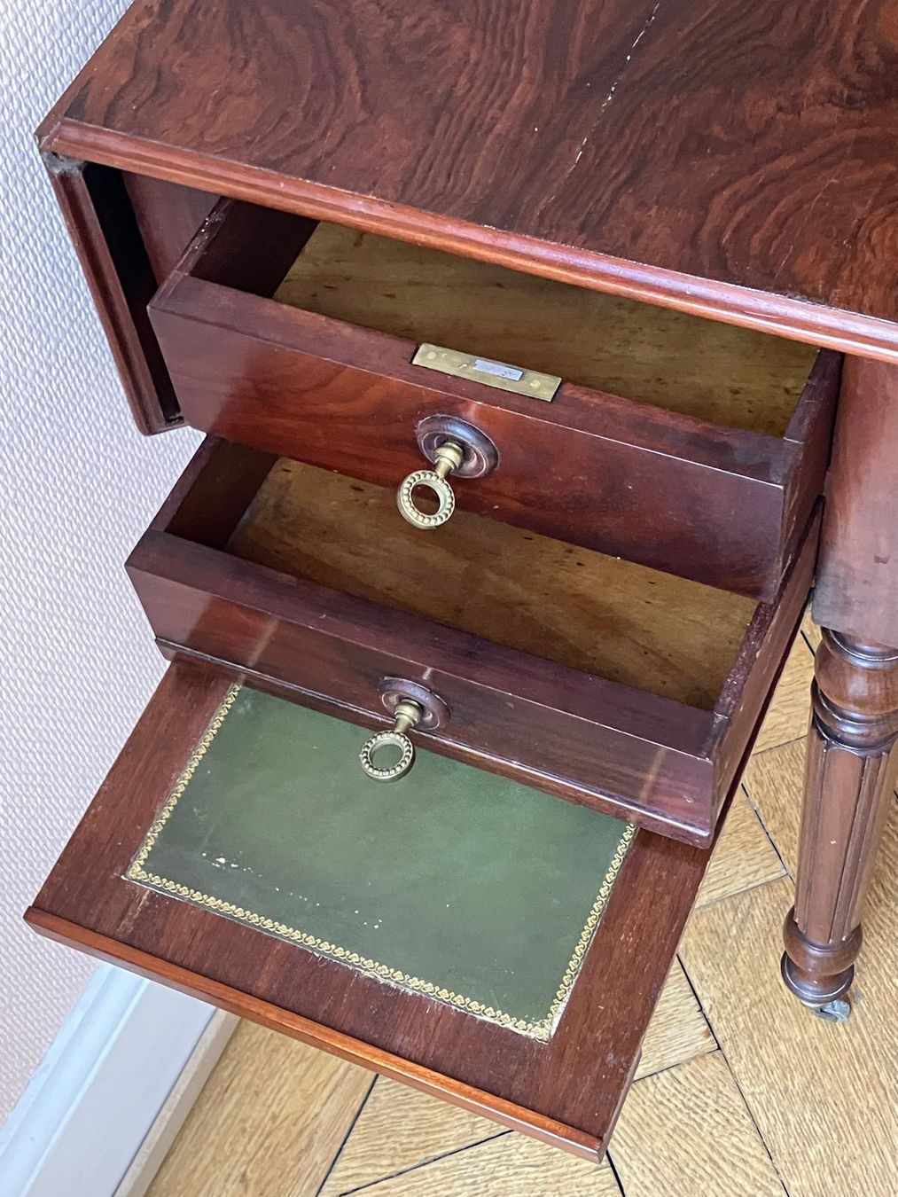 Tische: Table d'appoint époque Louis Philippe, battants pliables – Gebraucht aus Basel von Lancer4 2