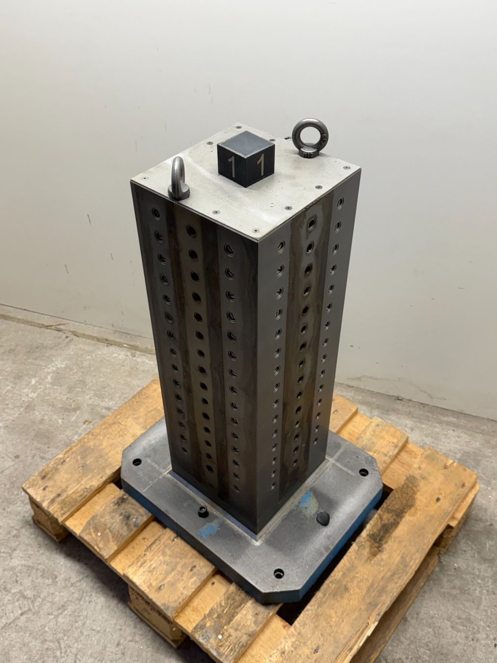 Alle Werkzeuge: CNC Spannturm Hemo 240x240x720mm – Gebraucht aus Boswil von ABLagerBoswil