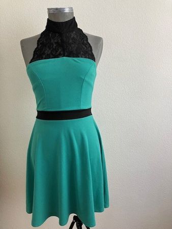 Robe de soirée élégante dentelle noire T. S Dolly