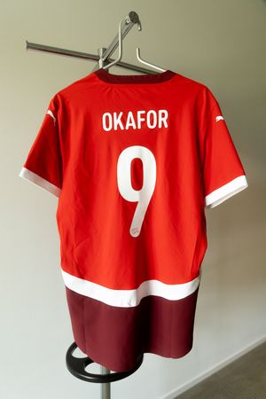 Noah Okafor: Signiertes Trikot EURO 2024