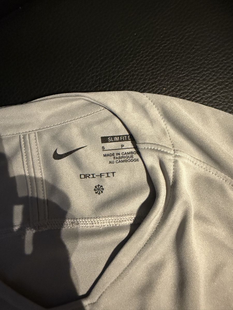 Nike T-shirt: Longsleeve Nike Sport – Nuovo (secondo la descrizione) da Rodersdorf venduto da Everything.ch 2