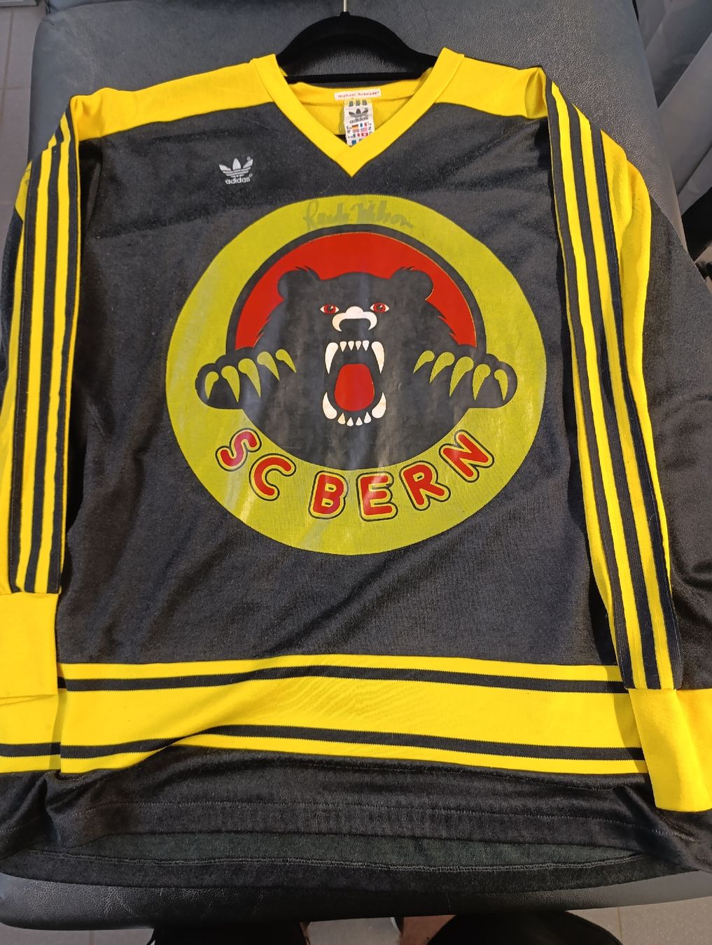Adidas Canottiere & Pantaloni: SC Bern / Maillot original années 80 – Usato da Avry-sur-Matran venduto da dav_nm5p 7