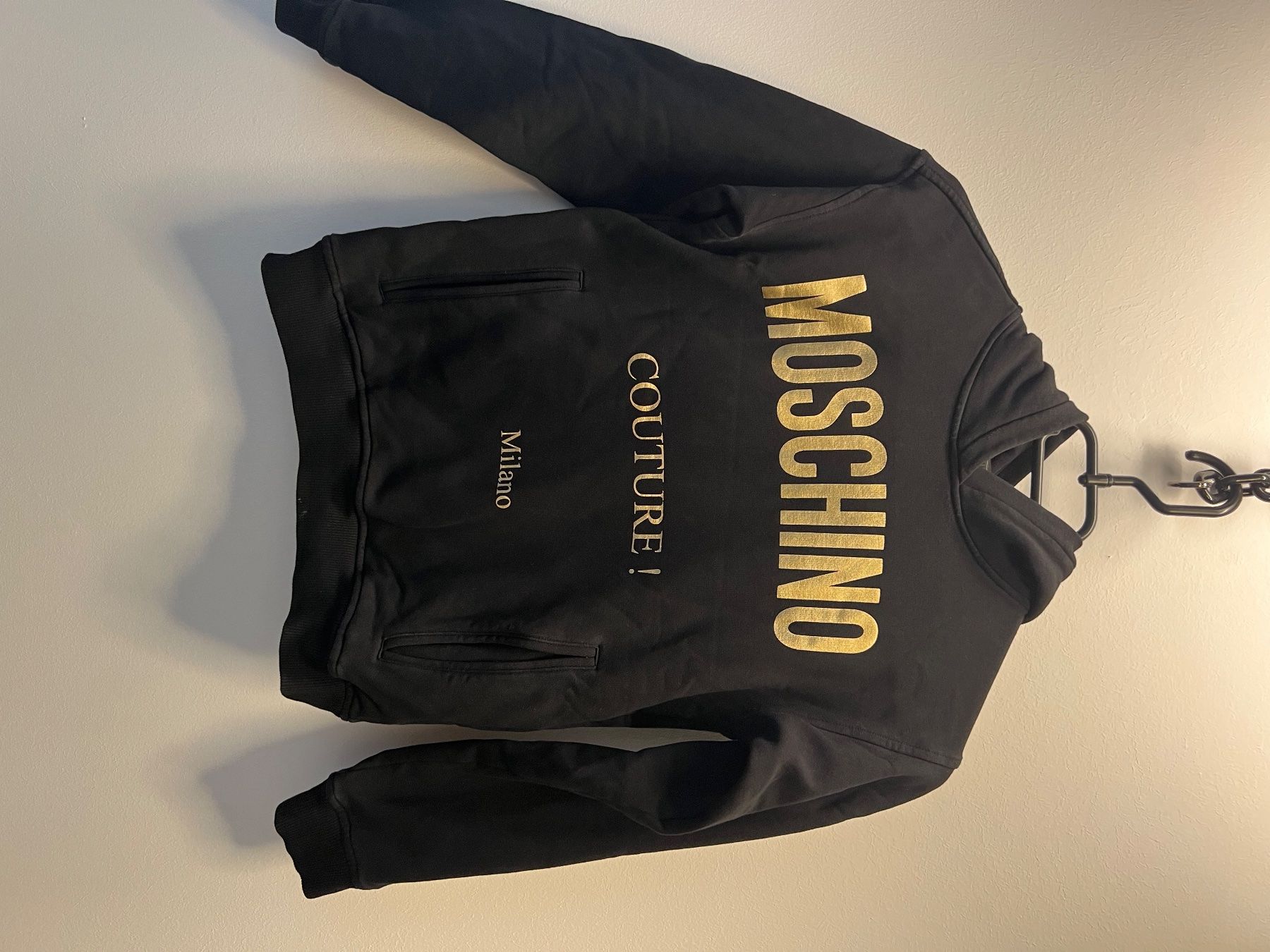 Moschino Maglioni & Felpe: MOSCHINO HOODED Kapuzenpullover – Usato da Schlieren venduto da svenbaettig