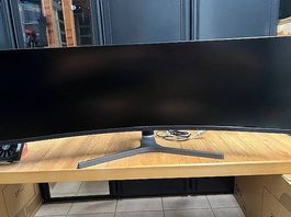 Monitor 124cm curved