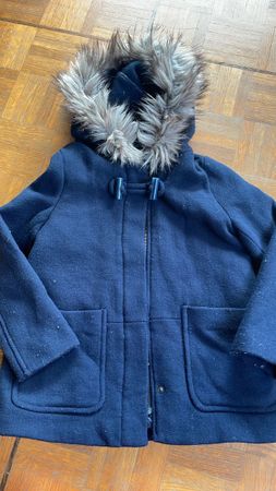 Winterjacke Gr. 140 mit Kapuze und Fellrand, Top Zustand