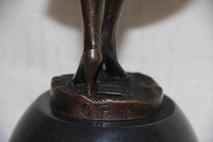 Skulpturen & Statuen: Sculpture en bronze sur socle marbre . – Gebraucht aus Praz (Vully) von pikuluka1 9