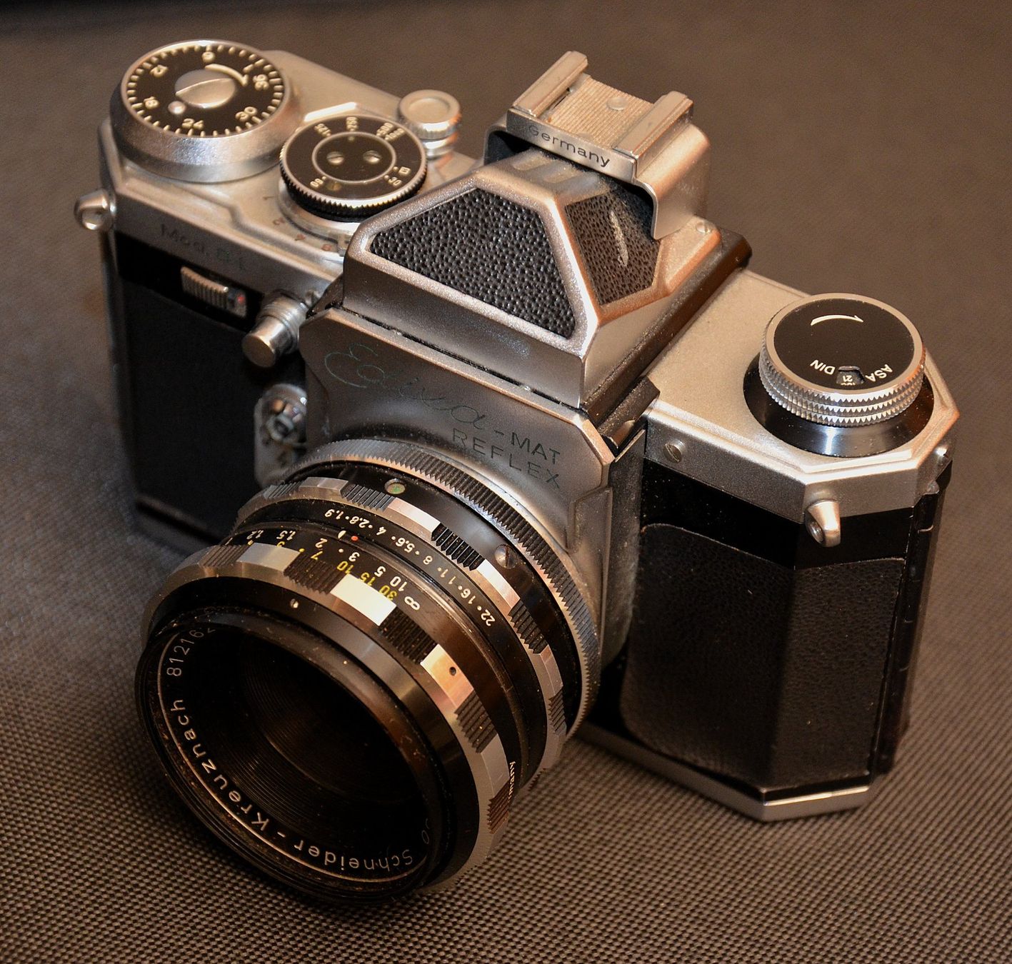 Edixa Fotocamera: Edixa MAT REFLEX Kamera mit Tasche und Objektiv – Usato da Altendorf venduto da kar_b6mm 5