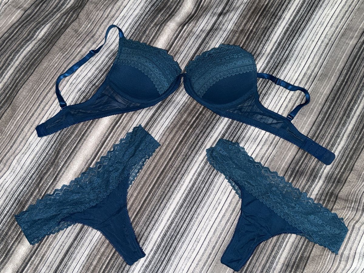 Altra biancheria intima: DUNKELBLAUES SPITZEN-DESSOUS-SET – Usato da Schlieren venduto da kle_dis