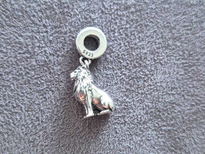 Ciondoli: Silber Charm Löwe +Garantie – Nuovo (secondo la descrizione) da Rotkreuz venduto da Carbone_Bijou-Shop