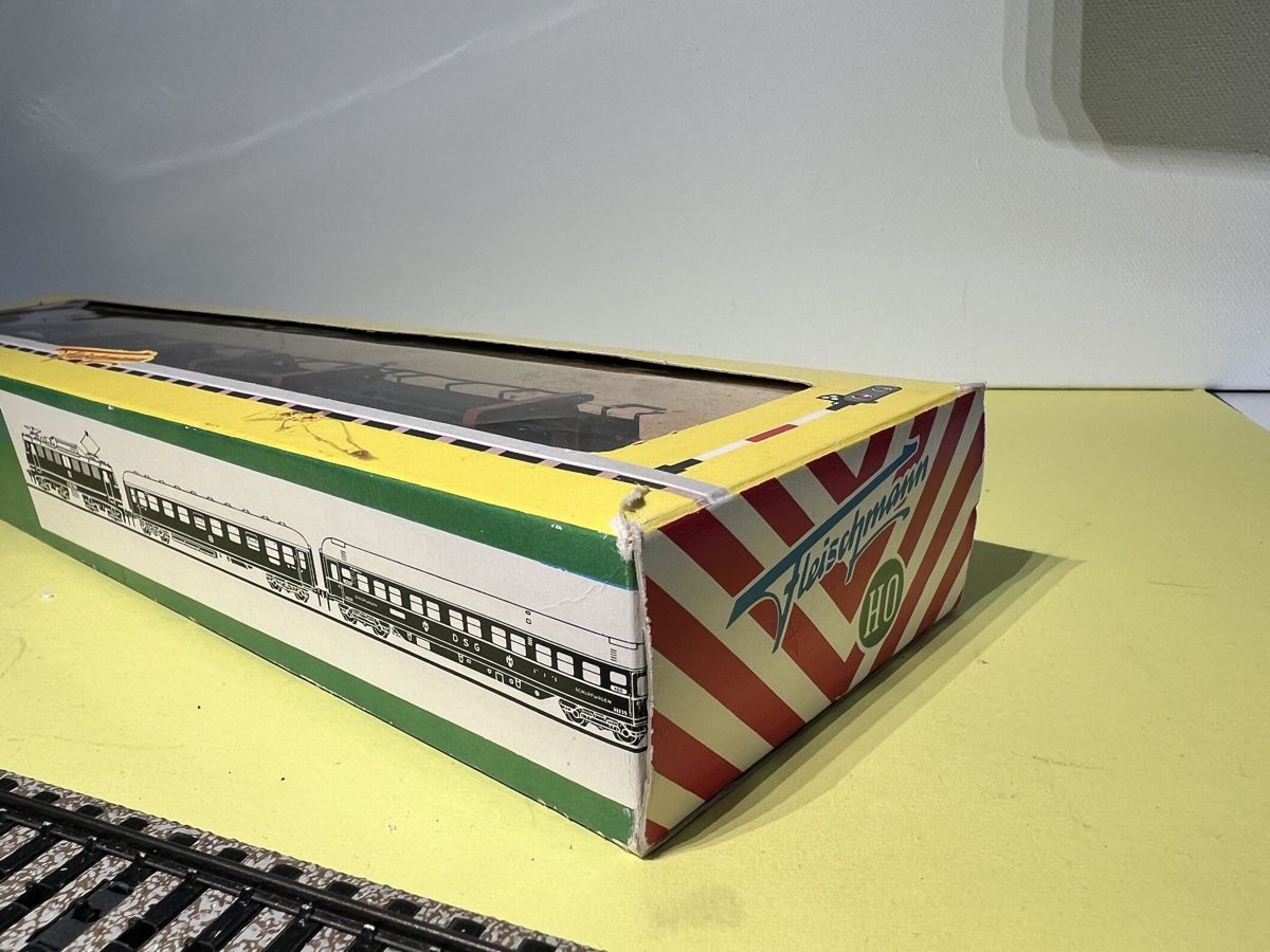 Fleischmann Modellini di ferrovie: Fleischmann Autotransporter HO Gleichstrom  – Usato da Weinfelden venduto da Kammerflimmern 2