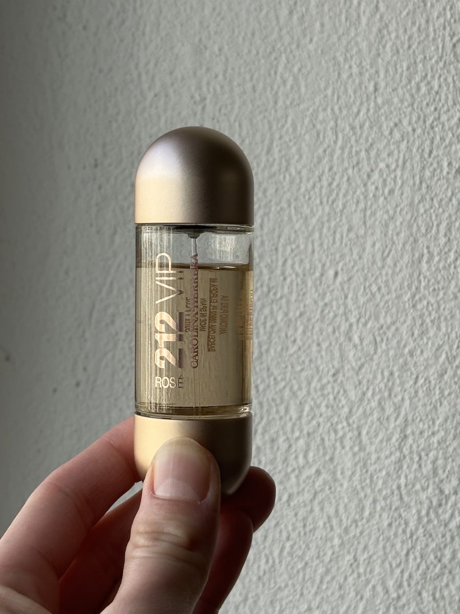 Carolina Herrera Profumi & Eau de Toilette: Carolina Herrera 212 VIP Rosé EdP 30ml – Usato da Zürich venduto da inpartestres 1